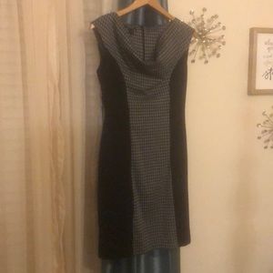 SIGNATURE LONDON STYLE DRESS, SIZE 4